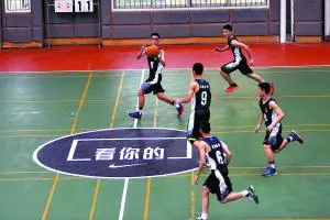 职业篮球教练如何制定有效的赛制训练计划?_1